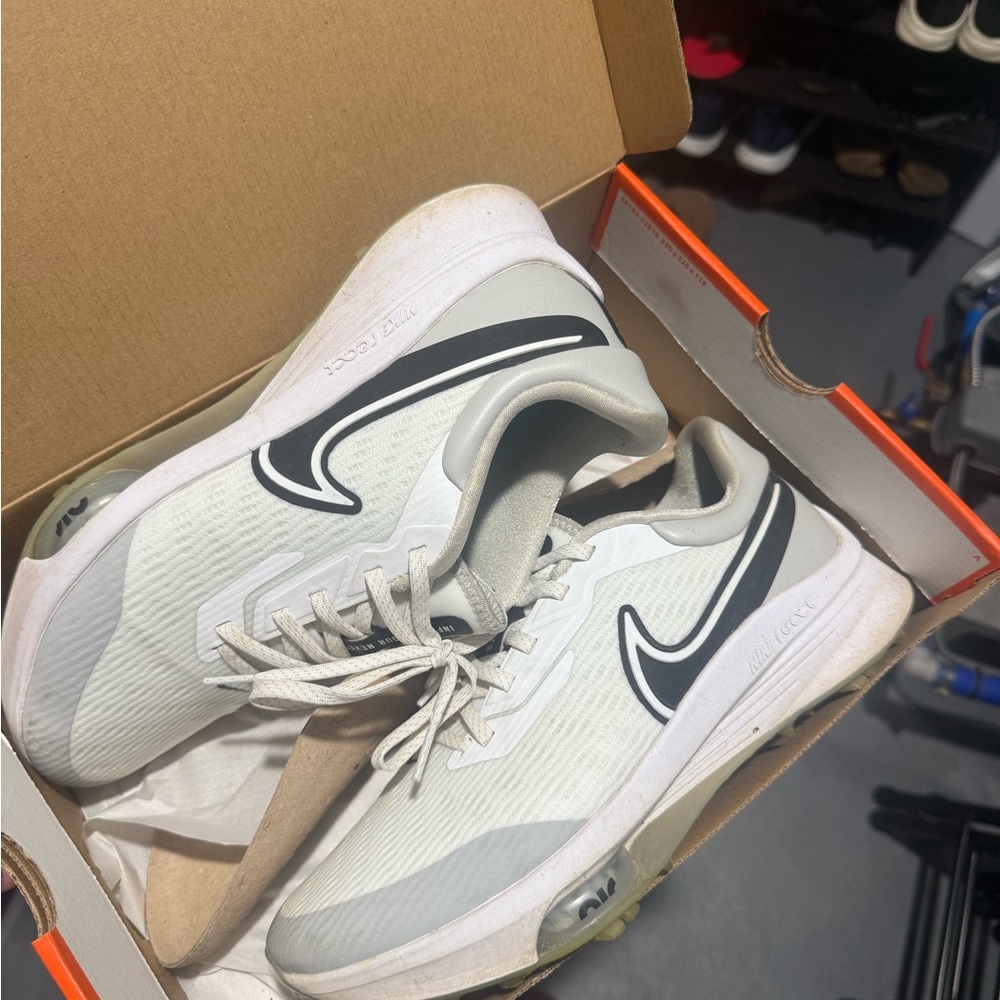 Golf shoe